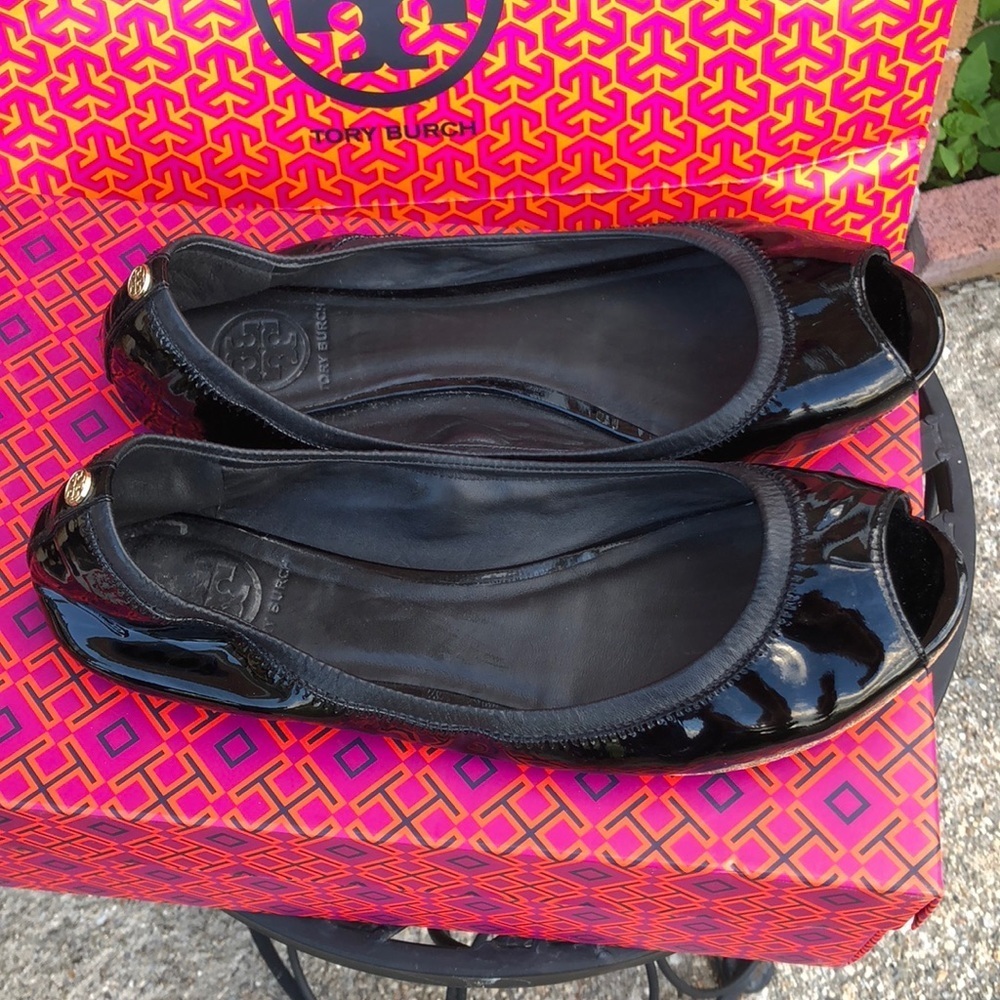 Tory Burch Paten leather open toed flats